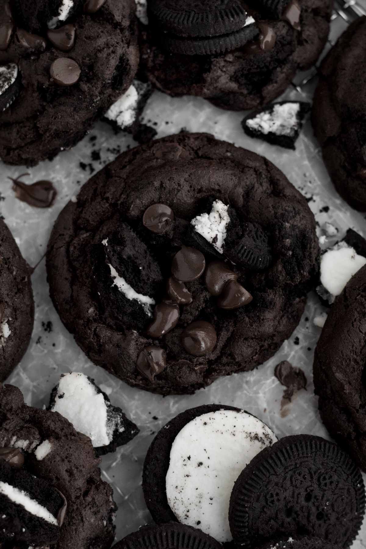 A delicious glute free Chocolate Cookies and Cream Cookie infused with broken chocolate sandwich cookie.